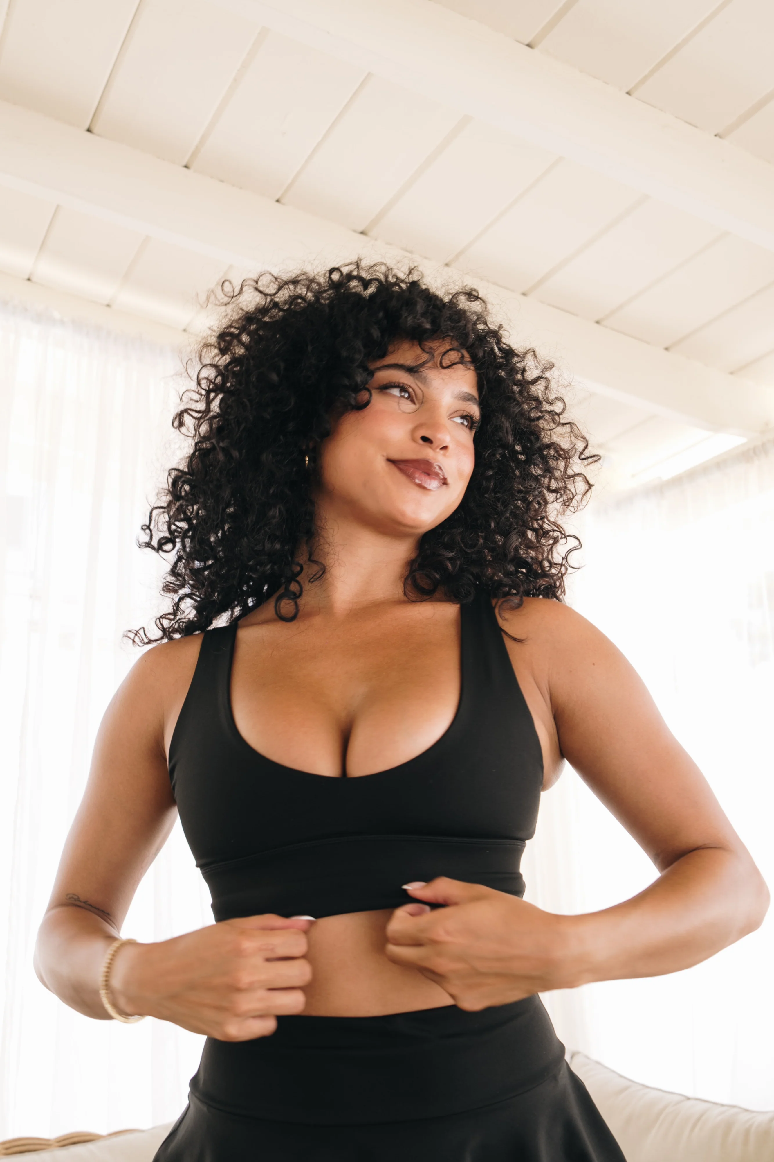 Women's V Scoop Top - Black - Image 4